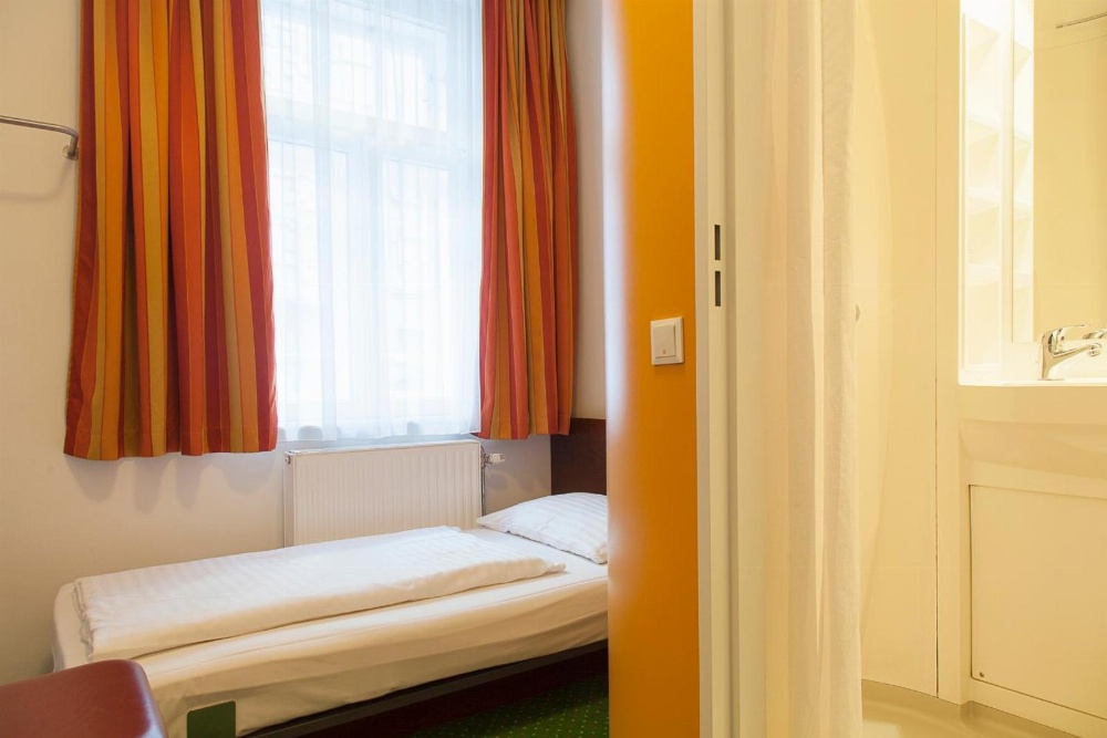 Pension Stadthalle Main image